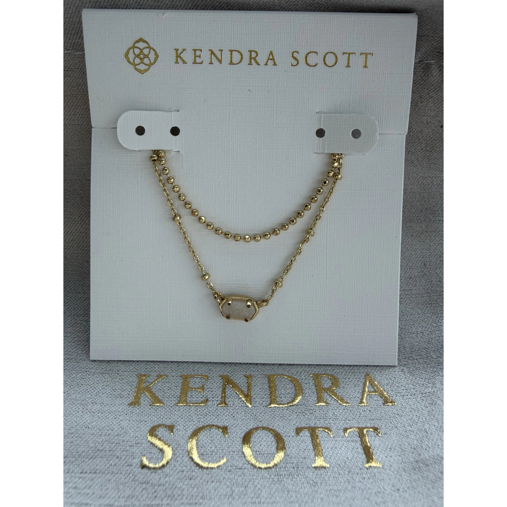 Kendra Scott necklace